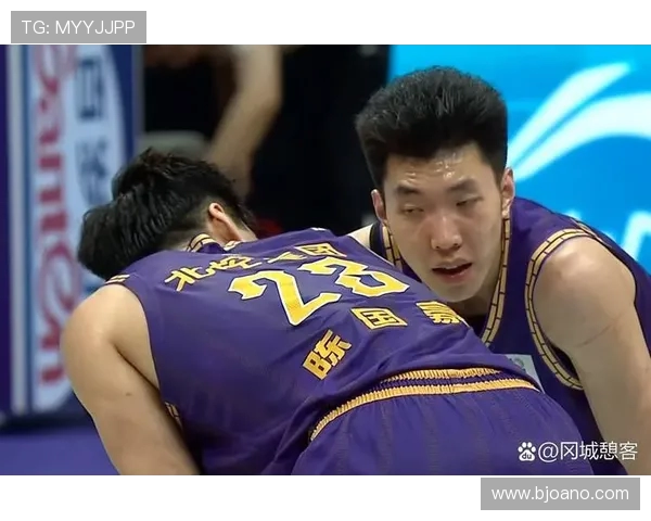 广东宏远强势对决XXX劲敌 激烈对抗引发球迷热议