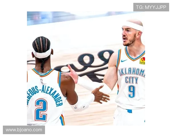 森林狼与雷霆激战正酣，年轻球员崛起引领全场焦点