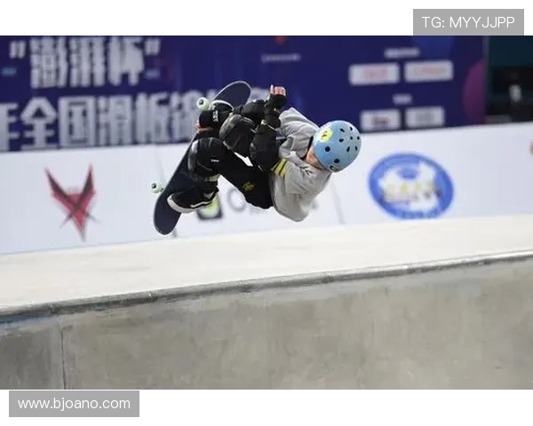 南京滑板队在极限运动会中以80分高居积分榜首位 南京滑板队在极限运动会中以80分高居积分榜首位