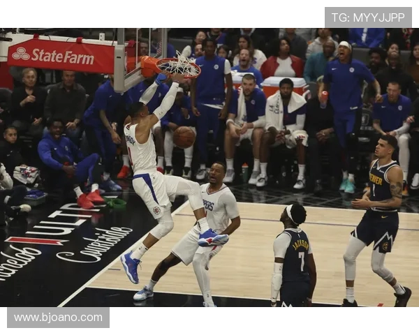 迈阿密热火在季后赛对决中展现强劲实力 力争突破迎接更高挑战